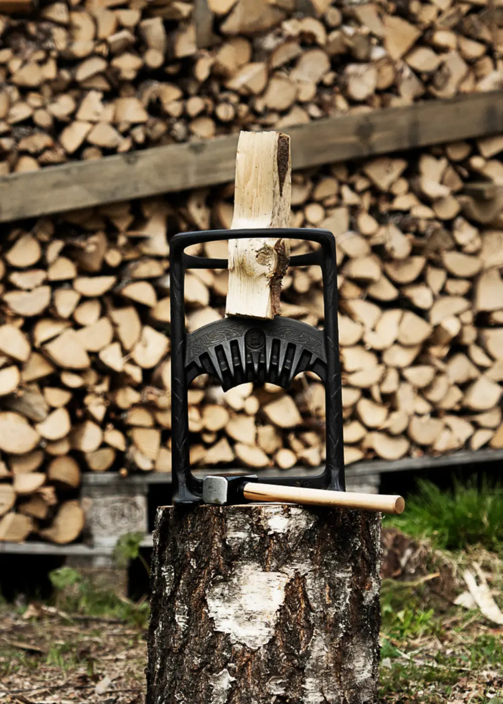 Log holder for splitting firewood sale